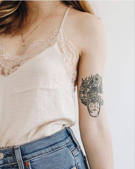 Vincent Van Gogh Tattoo, Rib Tattoo Quotes, Van Gogh Tattoo, Feminine Tattoo Ideas, Tattoo Sunflower, Rose And Butterfly Tattoo, 16 Tattoo, Simple Tattoos For Women, Stylish Tattoo