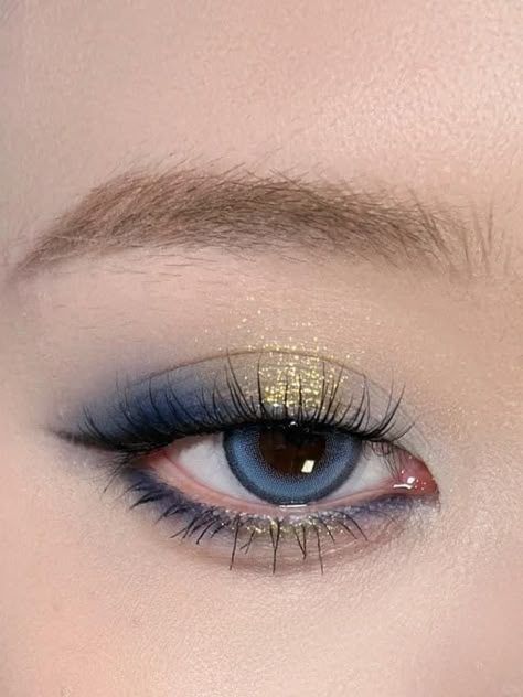 Eye Makeup Ideas New Years, Make For Blue Dress, Blue Makeup Looks Asian, Navy And Gold Eyeshadow, Make Up To Make Blue Eyes Pop, Simple Space Makeup, Celestial Makeup Looks Simple, Blue Eye Makeup For Hooded Eyes, Blue Eyes Eye Makeup