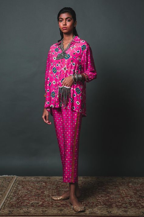 Shop for Sonam Luthria Pink Crepe Patola Print Shirt And Pant Set for Women Online at Aza Fashions Patola Suit Designs, Patola Dress Designs, Patola Dresses, Sonam Luthria, Patola Print, Fashion Show Themes, Western Designs, Coord Sets, Kurti Patterns