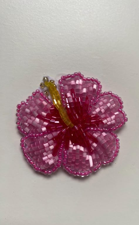 Hibiscus Flower Applique, Fabric Hibiscus Flower, Hand Beading Tutorial, Beaded Hibiscus Flower, Beaded Flowers Embroidery, Embroidery Hibiscus Flower, Cute Bead Embroidery, Beaded Flower Embroidery, Beaded Embroidery Bag