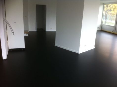 black resin floor Black Floor Basement, Black Cement Floor, Black Epoxy Floor, Painted Cement Floors, Black Floors, Black Flooring, Black Laminate Flooring, Black Marble Floor, Resin Floor