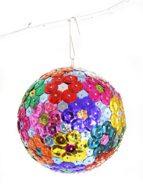 the3Rsblog Ornaments 03 Styrofoam Ball Crafts, Diy Christmas Ball, Easy Ornaments, Sequin Ornaments, Sequin Crafts, Christmas Beauty, Beaded Christmas Ornaments, Christmas Ornament Crafts, Ornament Crafts