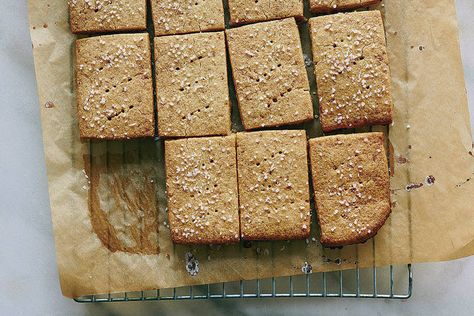 Recipe: Pretzel shortbread might seem to be too good to share | Honolulu Star-Advertiser White Pretzels, Salty Treats, Shortbread Recipes, Baking Mat, Silicone Baking, Shortbread Cookies, Baking Pans, Crackers, Cookies Et Biscuits