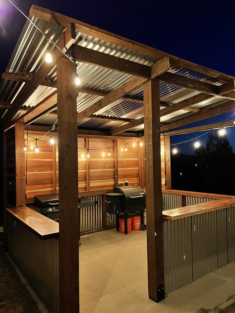 Smoker Backyard Ideas, Cooking Shack Ideas, Barbeque Shack Ideas, Outdoor Cooking Pavilion, Outdoor Grill Shed, Cook Shack Outdoor Kitchens, Pool Shack Ideas, Grill Shack Diy, Outdoor Bar And Grill Ideas Backyard