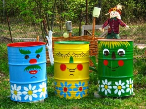 Bidones e imaginación, una combinación ganadora. Painted Trash Cans, Recycled Garden Planters, Spring Diy Projects, Diy Frühling, Barrel Projects, Metal Barrel, Container Gardening Flowers, Recycled Garden, Beautiful Yards