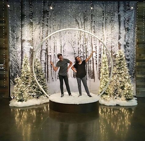 Christmas Snow Globe Photo Booth, Winter Photo Op Ideas, Holiday Stage Decorations, Photo Booth Ideas For Christmas, Holiday Photo Booth Backdrop, Snow Globe Decorations, Snow Globe Picture Backdrop, New Year Stage Decoration, Snow Stage Design