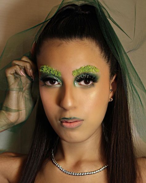 🌿 Ethereal Smoke 🌿 graphic makeup Green eyebrows Nature makeup look Green Eyebrows, Nature Makeup, Graphic Makeup, Green Makeup, Eyebrow Makeup, Natural Makeup, Face Paint, Carnival Face Paint, Eyebrows