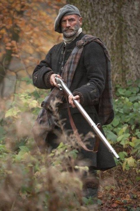 Graham McTavish as Dougal, with a musket, in an advertising still for Outlander, which starts tonight, 9 p.m. eastern, 8 p.m. central, on STARZ. Gabaldon Outlander, Graham Mctavish, Outlander Costumes, Starz Tv Series, Diana Gabaldon Outlander Series, Outlander Season 1, Outlander Book Series, Diana Gabaldon Outlander, Outlander Casting