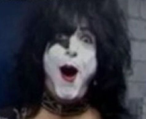 Kiss Band Funny, Kiss Memes, Shock Meme, Rockstar Pics, Paul Kiss, Banda Kiss, Kiss Meme, Gay Outfits, Man Gay