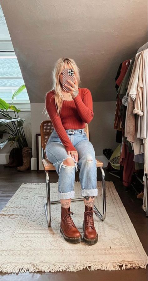 Santa Cruz Outfit Ideas, Button Up With Jeans, Jeans And Docs, Autumn Outfits Curvy, Cold Fashion, Cosy Outfit, Outfit Inspo Fall, Curvy Outfits, Basic Outfits