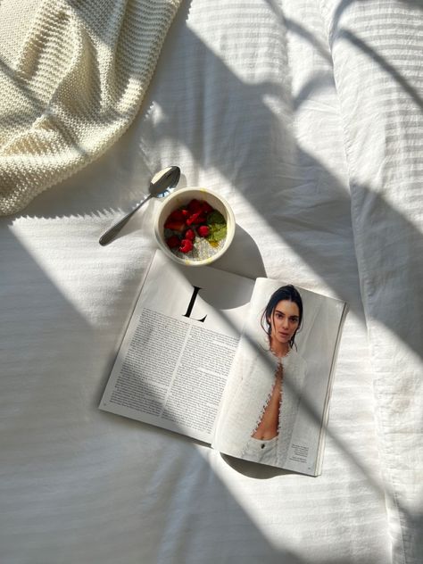 Breakfast in bed Bed Photography Aesthetic, Food In Bed Aesthetic, Bedroom Editorial, Bed And Breakfast Aesthetic, Breakfast In Bed Aesthetic, Pink Fashion Photography, Breakfast Shot, Morning Bed, Creative Beds