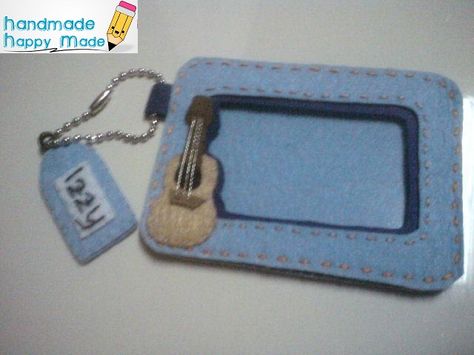 luggage tag or mini felt photo frame. Felt Toploader, Felt Charms, Cute Luggage, Felt Craft, Top Loaders, Top Loader, Felt Diy, Luggage Tag, Hobby Lobby