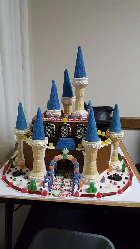 Gingerbread House - Imgur Castle Gingerbread House, Disney Gingerbread House, Graham Cracker Gingerbread House, Homemade Gingerbread House, Gingerbread Castle, Advent Calendar Diy, Castle Crafts, Cool Gingerbread Houses, Gingerbread House Parties