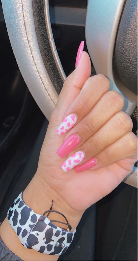 Bachelorette Nail Ideas Pink, Back To School Nails 2023, Ideje Za Nokte, Pink Cowgirl Nails, Nail Designs Barbie, Pink Cow Nails, Summer Acrylic Nails Almond, Pink Cow Print Nails, Cute Vacation Nails