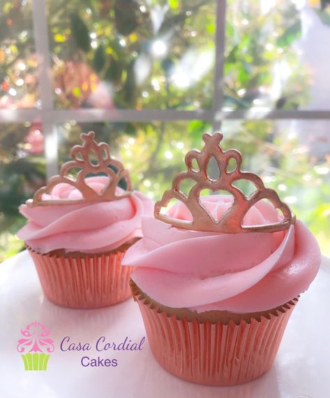 Princess Birthday Cupcakes, Candy Crown, Tiara Cake, Disney Princess Birthday Cakes, Crown Cupcakes, Princess Food, Pink Desserts, Crown Cake, Princess Cupcakes