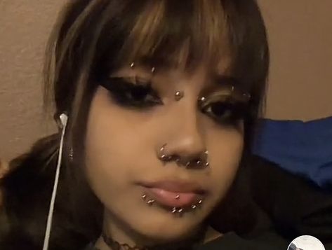 Many Face Piercings, Piercing Sets, Emo Piercings, Body Modification Piercings, Double Ear Piercings, Face Piercings, Cool Piercings, Swag Makeup, Bachelorette Party Bride