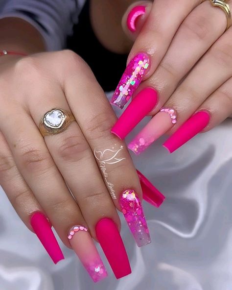 Pink And White Nail Polish Ideas, Barbie Pink Acrylic Nails Designs, Hot Pink Acrylic Nails Coffin, Hot Pink Birthday Nails, Barbie Pink Nails With Design, Hot Pink Acrylic Nails, Barbie Nails Acrylic, Pink Barbie Nails, Event Nails