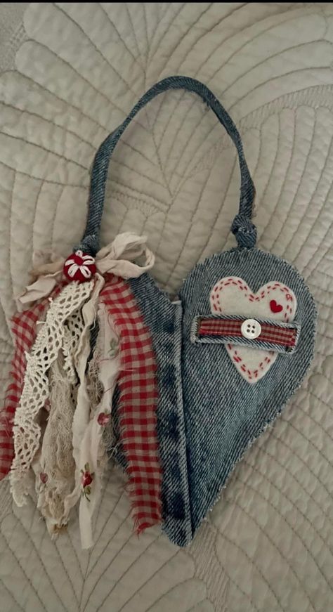 Denim Hearts Diy, Felt Hearts Crafts, Upcycled Denim Diy, Denim Christmas, Retreat Gifts, Denim Crafts Diy, Blue Jeans Crafts, Valentine Projects, Jean Crafts