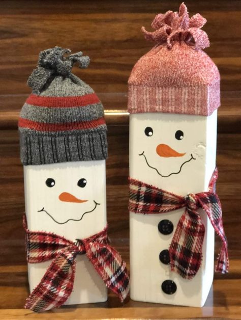 Wooden Block Snowman Crafts, Snowman Blocks Wooden Snowmen, Wooden Christmas Crafts To Sell, Wood Christmas Crafts, Craft Snowman, Snowman Crafts Diy, Wooden Snowmen, Christmas Art Projects, Christmas Crafts To Sell