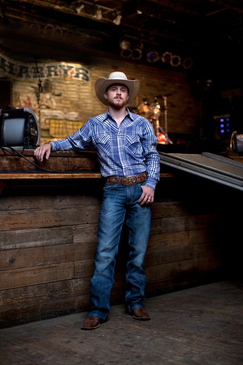 Wrangler 20X #WranglerNFR This is pretty cool. I can't not pin him lol Country Work Outfits, Men Country Outfits, Country Style Men, Country Outfit Ideas, Country Outfits For Men, Outfit Ideas Male, Cowboy Shop, Singer Costumes, Mens Work Outfits