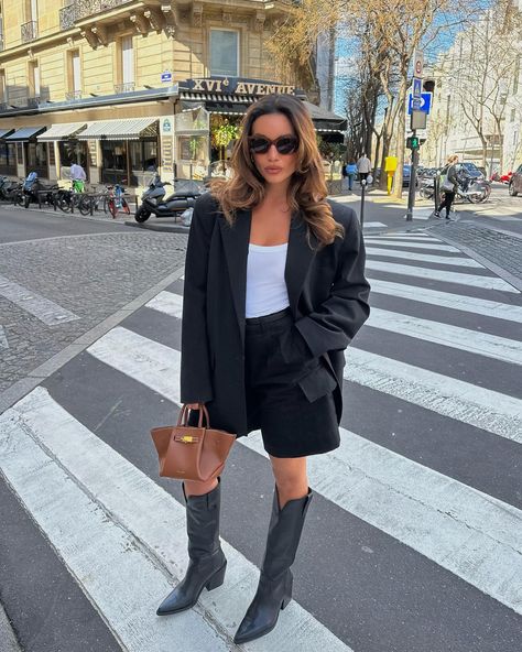 A suit, cowboy boots and green juice | Instagram Outfit Botas, Classy Fall Outfits, Elegant Classy Outfits, Summer Office Outfits, Chic Business Casual, Work Outfits Women Summer, High Waisted Dress Pants, Mode Instagram, Professional Outfits Women