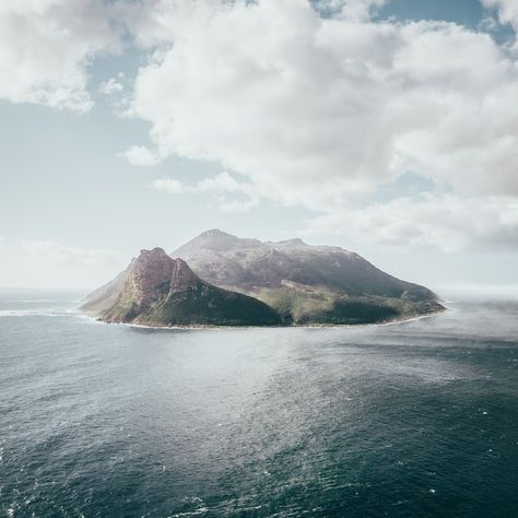 Partly cloudy, strong wind from the south and always a stunning view behind the next corner. This is South Africa!. Download this photo by Benjamin Behre on Unsplash Birds Eye View Photography, Autumn Reads, North Sentinel Island, Andaman And Nicobar Islands, Island Pictures, Cloud Photos, Family Photo Album, Human Species, Island Hopping