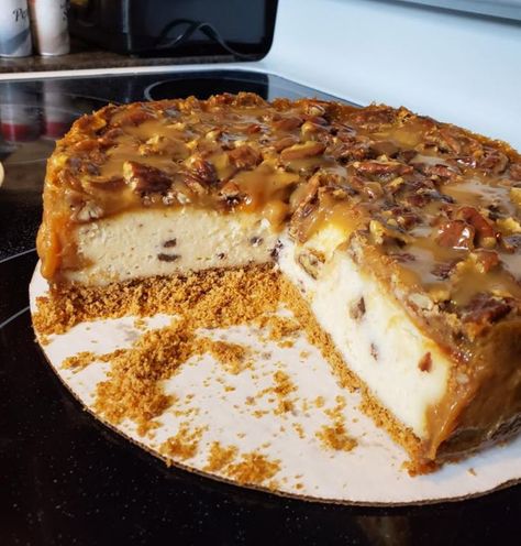 Butter Pecan Cheesecake Recipe, Cheesecake Menu, Butter Pecan Cheesecake, Caramelized Pecans, Cheesecake Ingredients, Caramel Pears, Pecan Cheesecake, Salisbury Steak, Steak Recipe