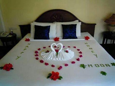 Honey moon Honeymoon Bed, Honeymoon Bedroom, Honeymoon Rooms, Romantic Hotel Rooms, Romantic Bedroom Design, Romantic Room Decoration, Beautiful Bedroom Colors, Honeymoon Night, Wedding Bedroom