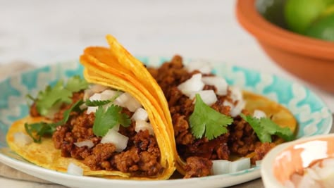 Easy Chorizo Street Tacos Street Tacos Recipe, Easy Dinners For One, Latino Recipes, Street Taco Recipe, Chorizo Tacos, Tostada Recipes, Bawang Bombay, Dinner For One, Spring Dinner