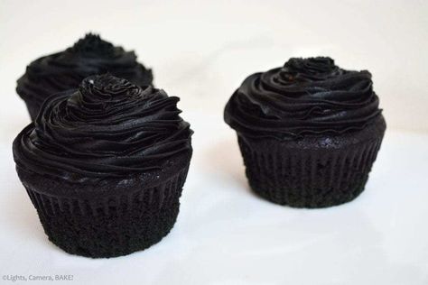 Black Velvet Cupcakes, Sweet Treat Recipes, Black Velvet Cakes, Black Cupcakes, Orange Frosting, Baking Desserts, Velvet Cupcakes, Black Food, Sweet Treats Recipes