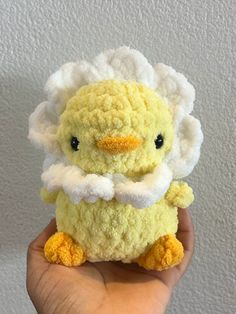 Yellow Crochet Stuffed Animal, Crochet Flower Amigurumi, Yellow Crochet Ideas, Yellow Crochet Projects, Duck With Flower, Crochet Yellow, Crochet Duck, Easy Crochet Animals, Crochet Eyes