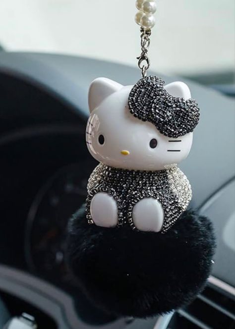 Hello Kitty Rearview Mirror Charm Anime Car Interior, Kuromi Anime, Diamond Car, Rearview Mirror Decoration, Mirror Car Accessories, Hello Kitty Car, Diamond Cat, Crystal Keychain, Mirror Decoration