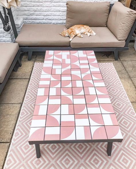 Pink Chalk Paint, Upcycle Table, Upcycle Diy, Painted Tile, Garden Tiles, Hand Painted Tile, Pink Chalk, Wood Patio Furniture, Pink Tiles