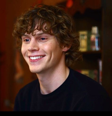 Guys With Dimples Smile, Evan Peters Smile Dimples, Dimples Men Smile, Evan Peters Dimples, Men With Dimples Smile, Evan Peters Smiling, Evan Peters Smile, Boys With Dimples, Smile With Dimples