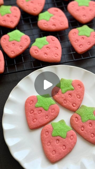 Strawberry Shaped Cookies, Chill Cookie Dough, Sugar Cookie Dough Recipe, Tea Time Party, Star Shaped Cookies, Cookie Dough Recipe, Piping Tip, Recipe Strawberry, Cookies Sugar