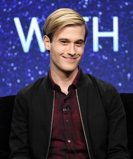 Tyler Henry Medium, Tyler Henry, Live Meme, Pregnancy Memes, Jaime Pressly, Brittany Murphy, Brie Bella, Boys Haircuts, Clueless