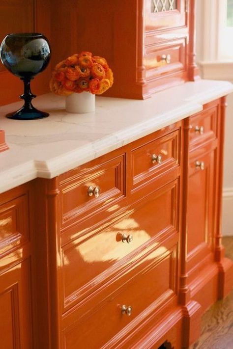 A Shining Example of Chic Lacquered Walls – 1010 Park Place Kitchen Countertop Edges, Orange Cabinets, Furniture Colour, Orange Kitchen Decor, Lacquered Walls, Orange Rooms, Fancy Kitchens, Lacquer Furniture, Painted Furniture Colors