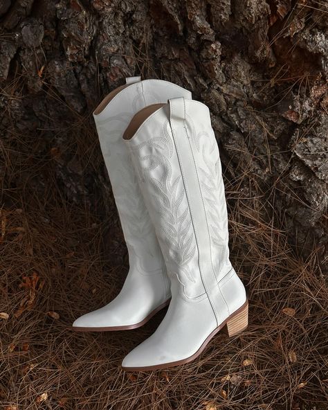 Wedding cowboy boots for bride