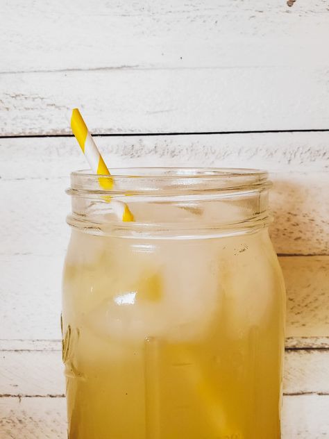 An Amazing Apple Cider Vinegar Lemonade Apple Vinegar Cider, Creamy Apple Cider, Keto Lemonade, Good Girl Moonshine, Trim Healthy Mama Drinks, Trim Healthy Mama Plan, Moonshine Recipes, Apple Cider Vinegar Drink, Apple Vinegar