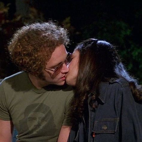 That 70s show-season 3 episode 8-Jackie and Hyde first date Jackie Hyde, Jackie And Hyde, That 70s Show Aesthetic, Hyde That 70s Show, 70s Couple, Jackie That 70s Show, 70 Show, 70s Show, That 70s Show