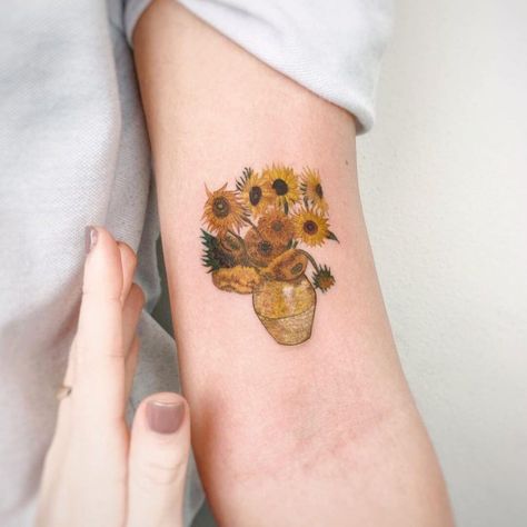 Van Gogh Sunflower Tattoo, Van Gogh Tatuaje, Starry Night Tattoo, Tattoos Sunflower, Van Gogh Tattoo, Night Tattoo, See Tattoo, Iris Tattoo, Pieces Tattoo