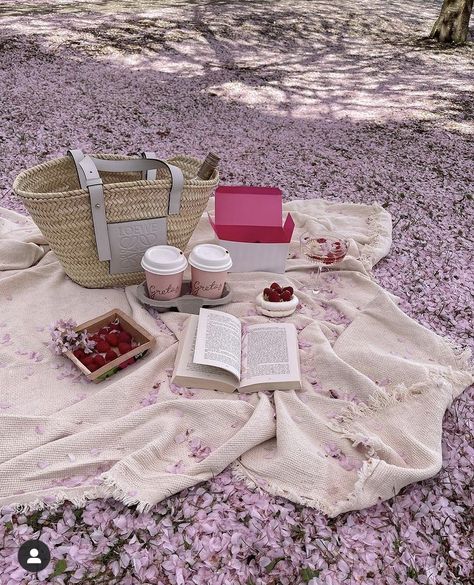 Cherry Blossom Picnic, Dreamy Picnic, Spring Baskets, Blossom Aesthetic, Cherry Blossom Pictures, Food Display Table, Aesthetic Foods, Dream Dates, Purple Night