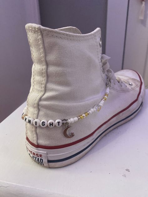 A shoe chain inspired by Moon Knight. Shoe Chains, Shoe Chain, Monica Geller, Drawings Simple, Moon Knight, Diy Shoes, Art Drawings Simple, Stars And Moon, Cute Shoes