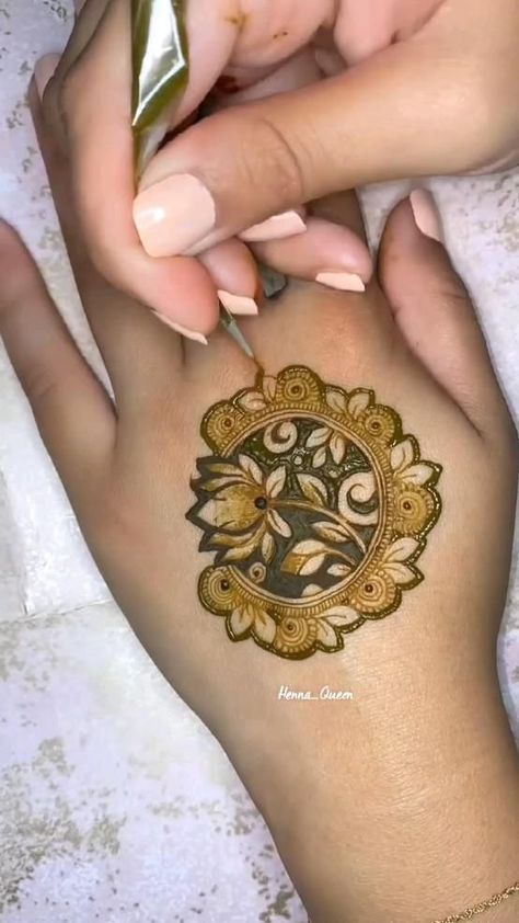 Henna Designs Lotus, Finger Henna Designs, Henna Tattoo Designs Hand, Mehndi Designs Bridal Hands, Simple Henna Tattoo, Mehndi Designs For Kids, Simple Mehndi Designs Fingers, Very Simple Mehndi Designs, Engagement Mehndi Designs