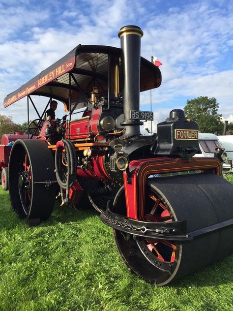 Fowler steam roller Steam Roller, Steam Tractor, Traction Engine, Old Gas Stations, Work Horses, Antique Tractors, Heavy Duty Trucks, Heavy Machinery, Vintage Tractors