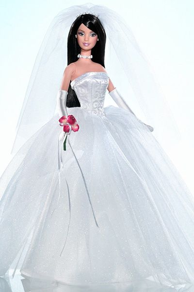 Wedding-day Barbies: David's Bridal Unforgettable Barbie (2004) Barbie E Ken, Doll Wedding Dress, Barbie Bridal, Barbie Wedding Dress, Wedding Doll, Barbie Bride, Barbie Wedding, Bride Dolls, Barbie Gowns