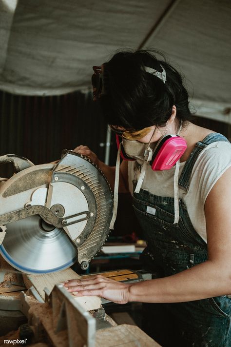 Female Carpenter Aesthetic, Female Construction Worker, Female Carpenter, Compound Mitre Saw, Carpenter Work, Editorial Art, Web Design Resources, Grad Pics, Summer Plans