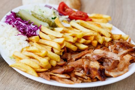 Chicken Doner Kebab, Chicken Doner, Cultural Recipes, Greek Menu, Greece Food, Kebabs On The Grill, Doner Kebab, Lemon Potatoes, Red Onion Salad