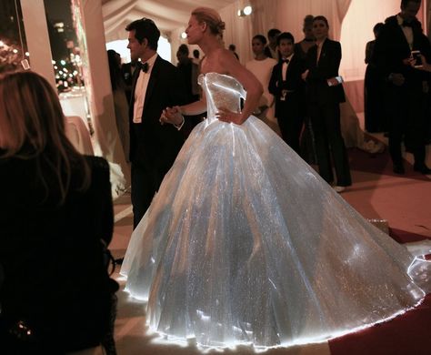 Fiber optic dress Fiber Optic Dress, Light Up Dresses, Led Clothing, Claire Danes, 파��티 드레스, Stephen Colbert, Gala Dresses, Zac Posen, Gorgeous Gowns