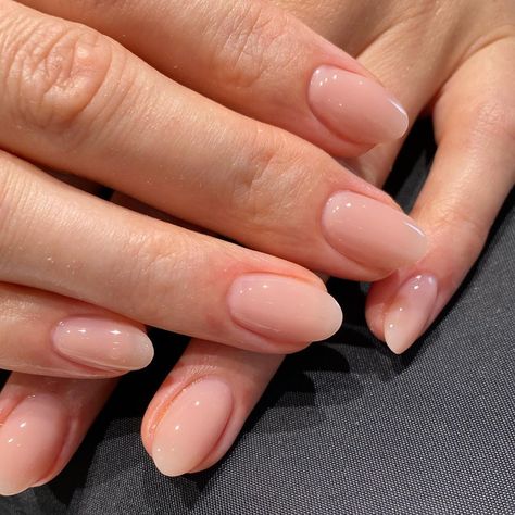 Nail boutique by J&M on Instagram: “. . . . . @sherrilavine . . . . #nailsofinstagram #nails #nail #nailart #nailsoftheday #nails2inspire #nailtech #nailsonfleek #naildesign…” Natural Nails Manicure, Nail Tip Designs, Polygel Nails, Pastel Nails, Neutral Nails, Minimalist Nails, Coffin Nails Designs, Powder Nails, Perfect Nails